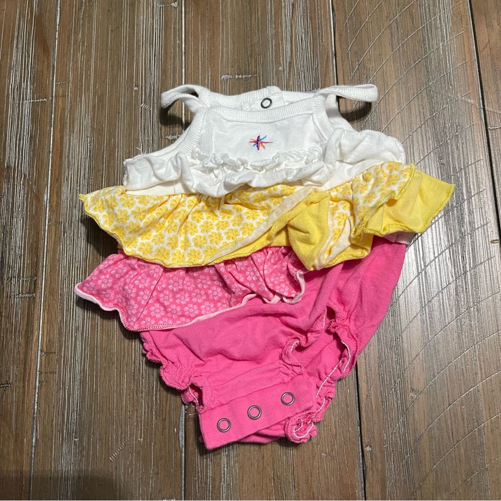 ✨2/$6✨ Baby girl romper onesie